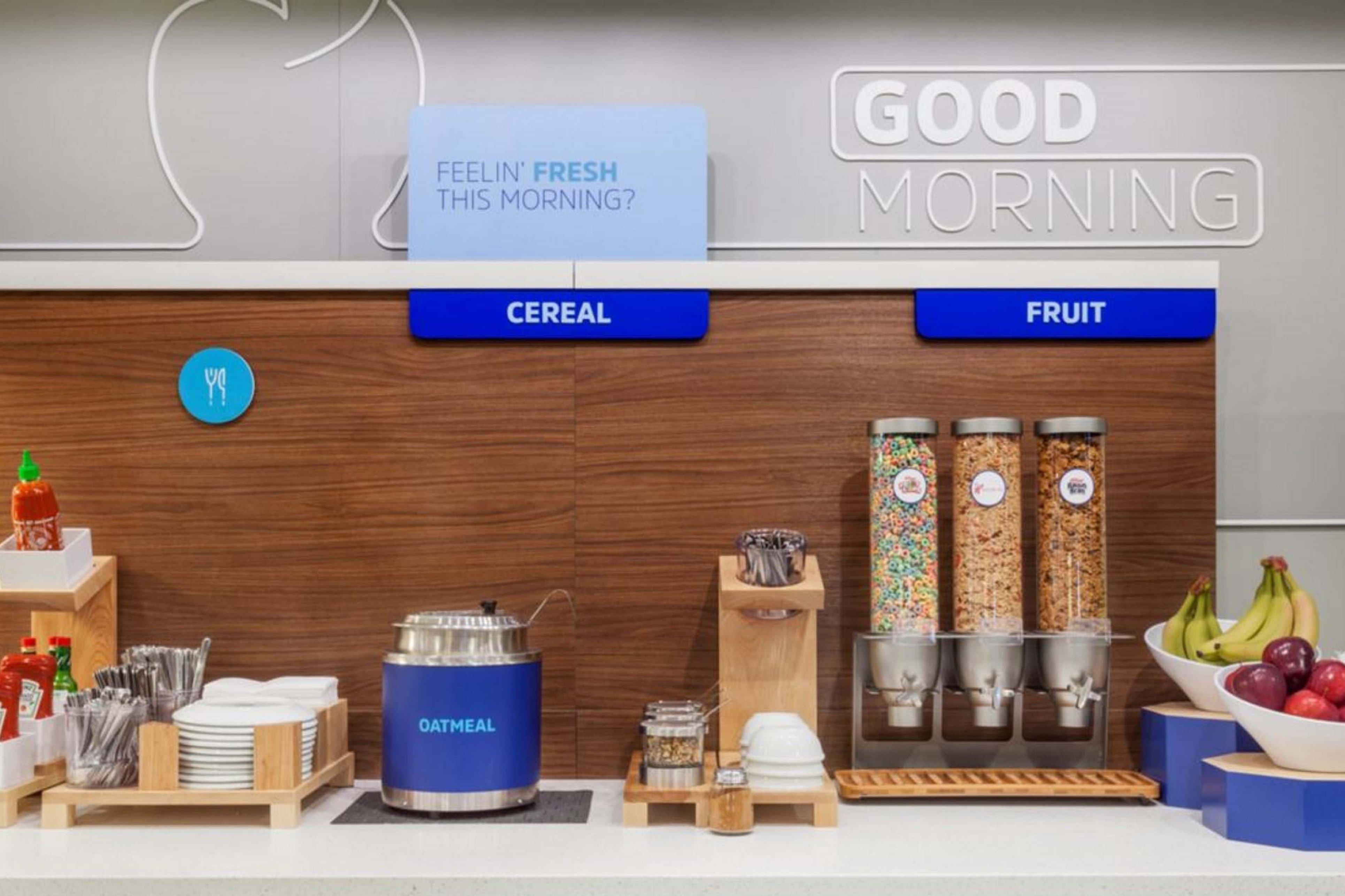홀리데이 인 익스프레스 온타리오 호텔 Creekside 외부 사진